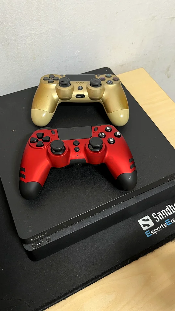 Sony 4 for sale with two devices, a microphone, and a Pixel screen632288258245151129