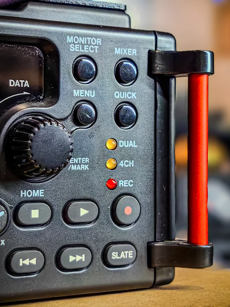 مسجل صوتي محمول من TASCAM بـ 4 قنوات لصانعي أفلام DSLR - مسجل صوتي مثالي للمبدعين!63206383807361111