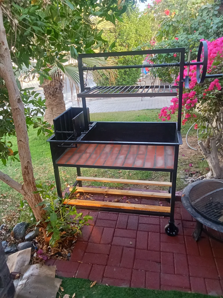 Grill Masters Dream: Outdoor BBQ Cart for Sale!63170857242371111