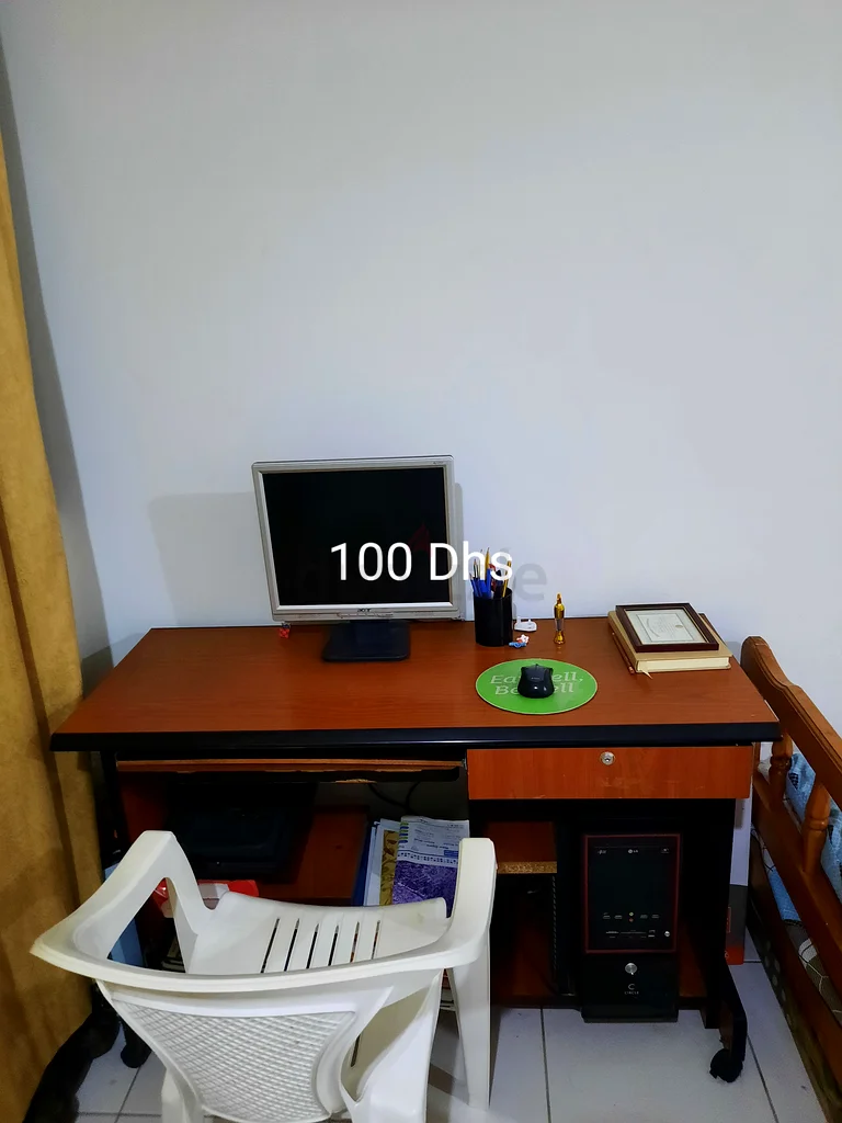 Stylish Computer Desk with Storage632198270850591129