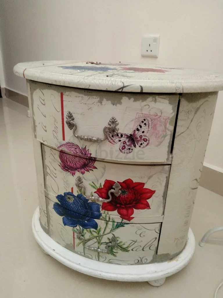 Side table, table, drawers63218315874306112