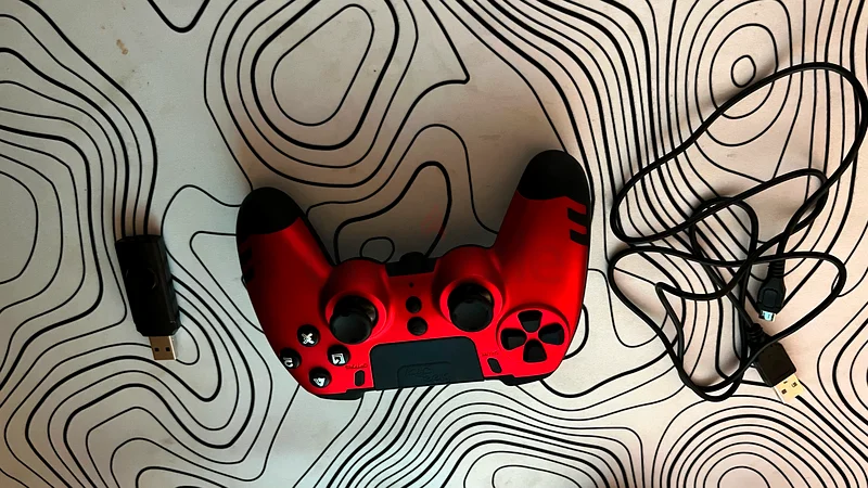 Sony 4 for sale with two devices, a microphone, and a Pixel screen63228825824515114