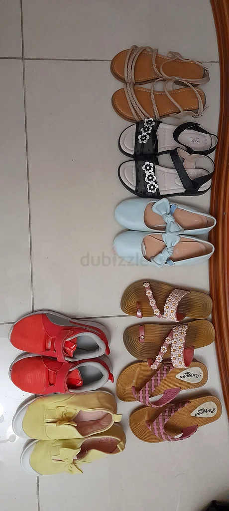 8 pairs of shoes for a girl 32-34 size63238586415234110