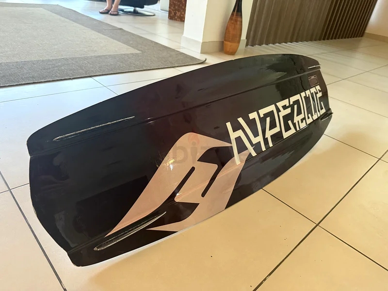 Hyperlite Wakeboard: 9-11 Bindings -  42x141cm63244214597379111