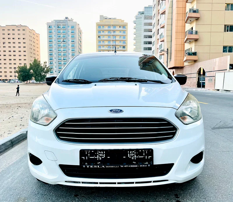 فورد فيجو 2018 بيضاء، نظيفة وجميلة جدًا، صالحة لدول مجلس التعاون الخليجي، حالتها ممتازة، مرجع 298263168029367299111