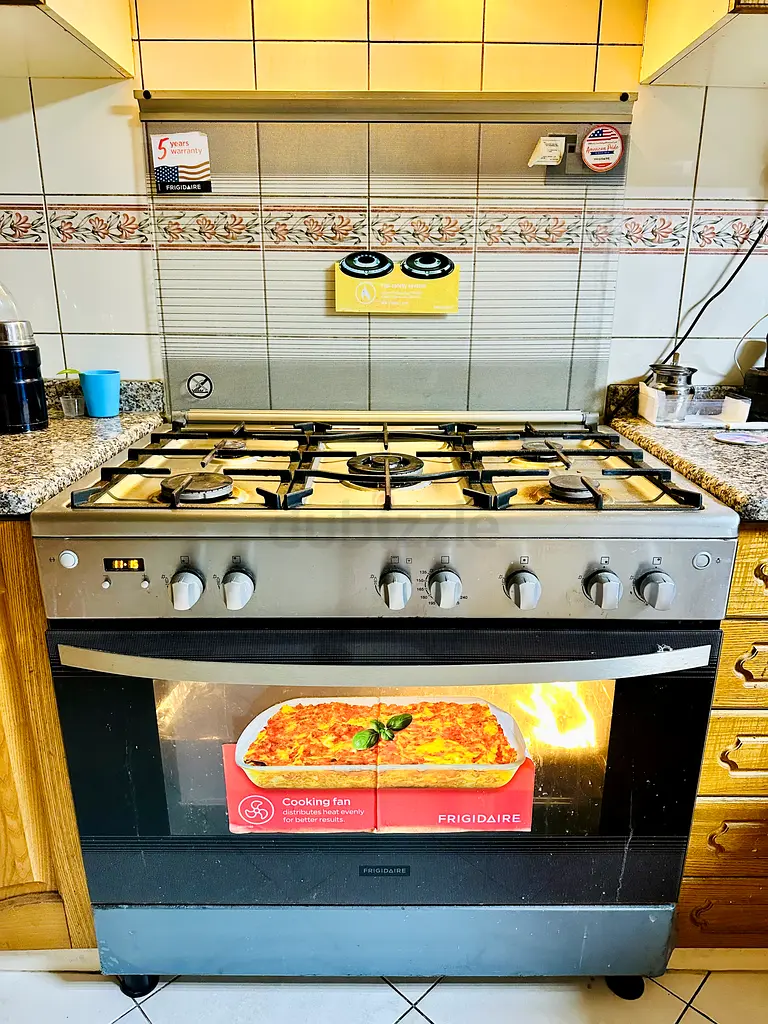 Frigidaire Oven for Sale - Reliable Cooking Partner!