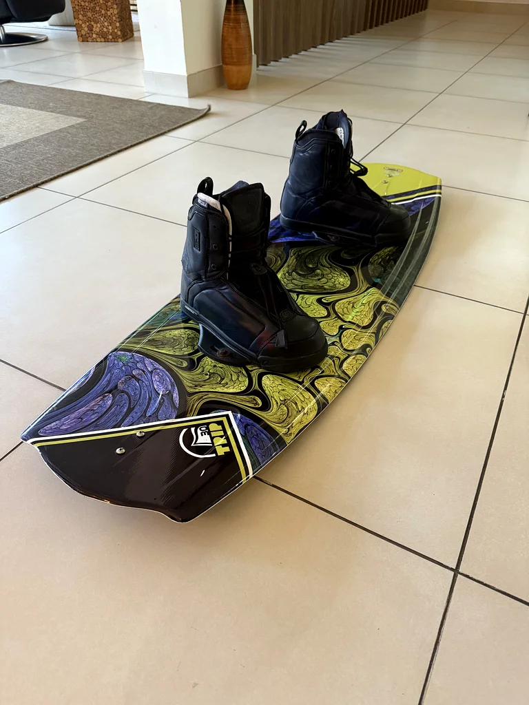 Liquid Force Wakeboard: Binding size UK 9-11 - 130.3x41.cm632442146039051112