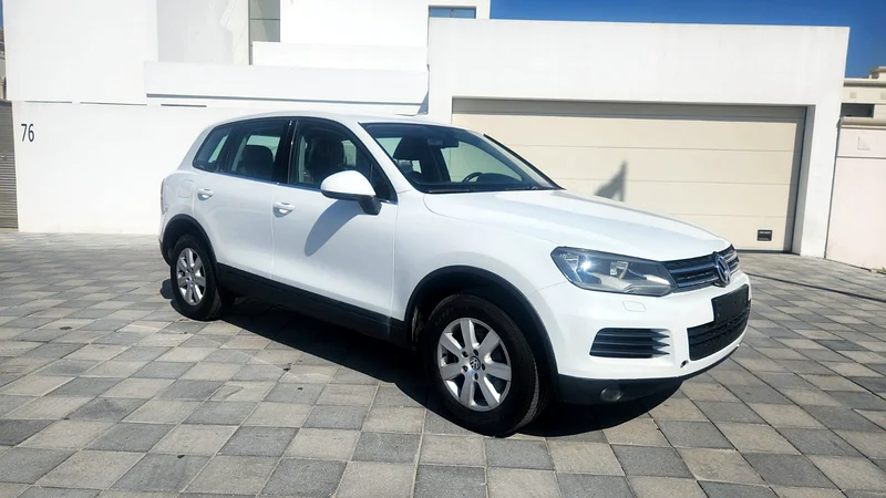 2013-Volkswagen Touareg -Excellent Condition63158341833602111