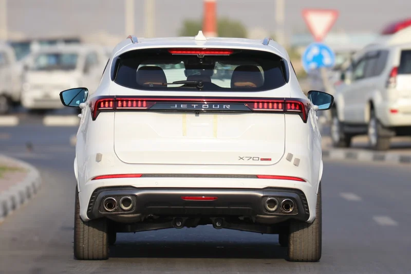 X70 PLUS 1.6T LUX 7 مقاعد 202562933685462403113