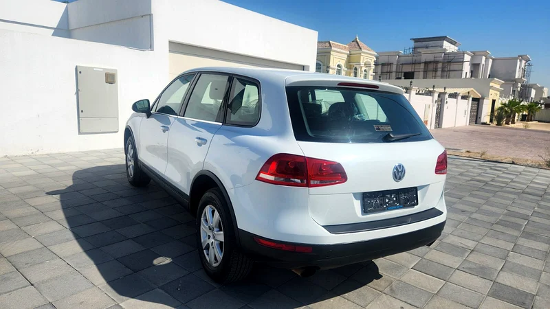 2013-Volkswagen Touareg -Excellent Condition63158341833602114