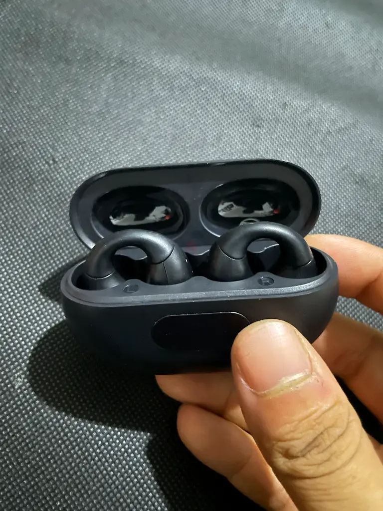 Wireless Earbuds with Charging Case - Great Condition!