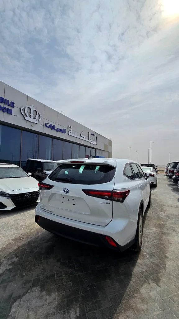 Abu Dhabi is a city of car rentals, Kingdom showroom63158340866947114