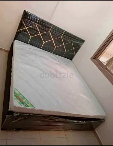 Elegant Bed Set with Stylish Headboard for Sale!