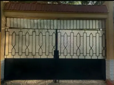 Stunning Garden Fencing with Vibrant Landscaping!