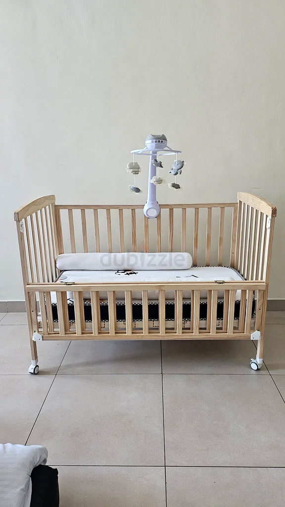 Baby crib with mattress in 300 only dubizzle