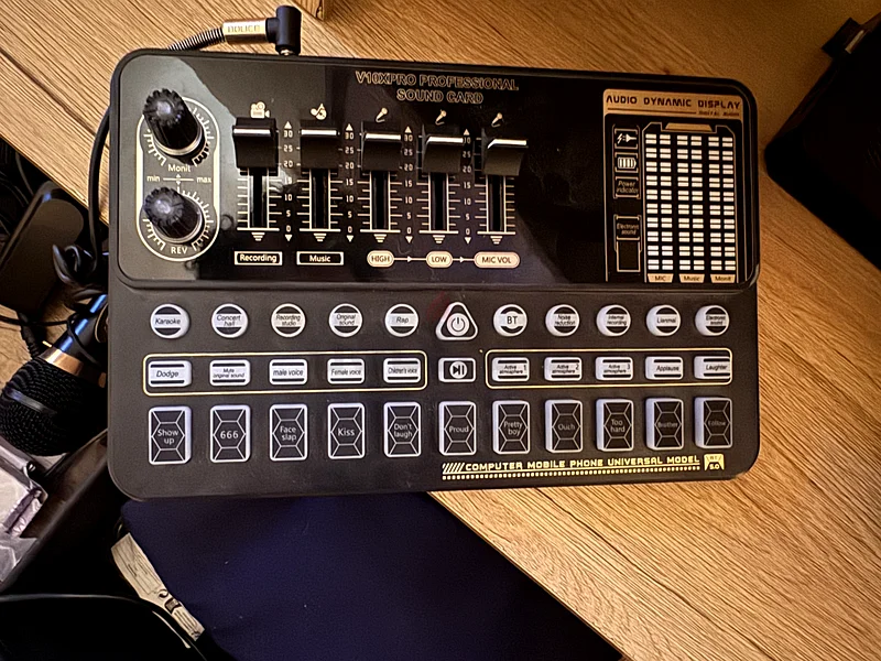 SOUND CARD, MIC  Stand - Karaoke - Podcast63202192247683111