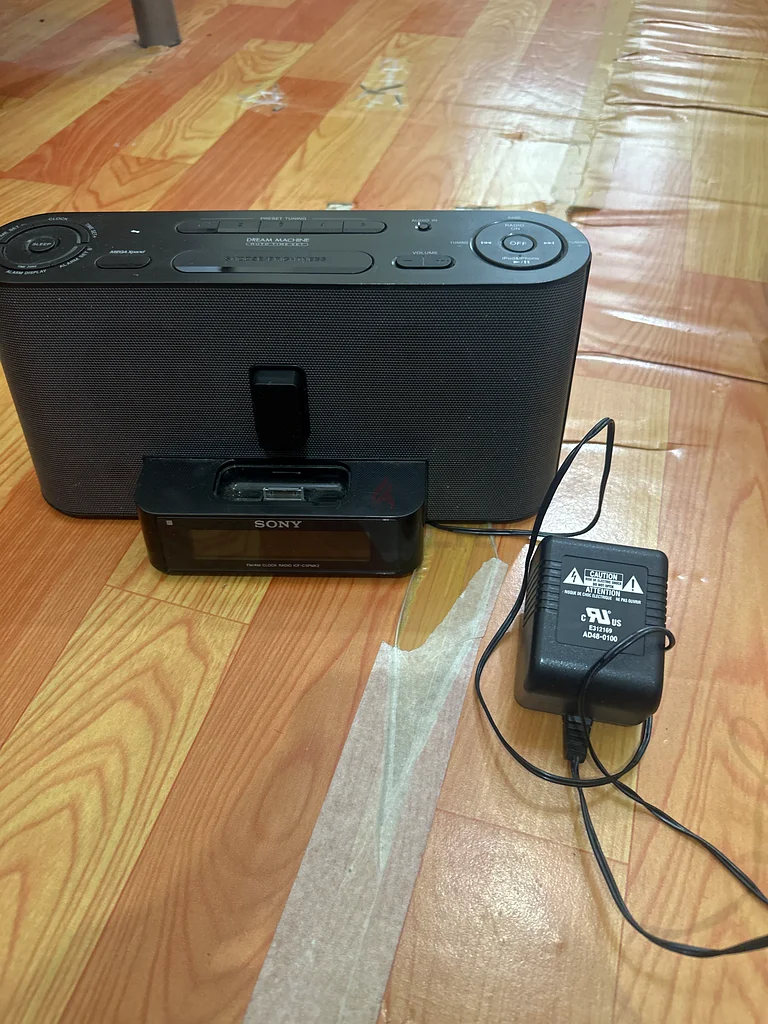 Sony IPod Docking Speaker and Alarm Clock 110 Volt63262938169473112