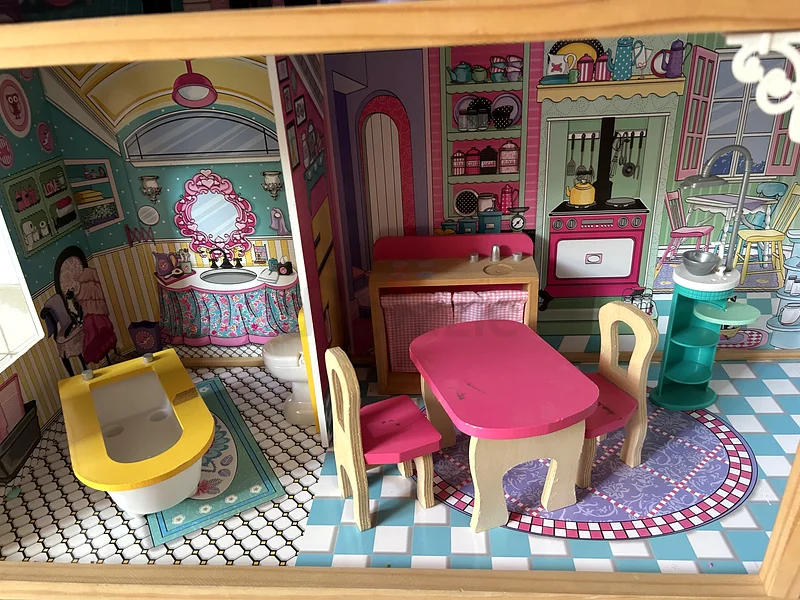 Doll house for sale63194599192577114
