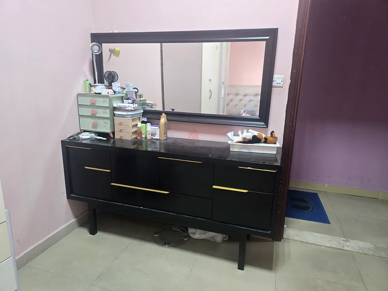 Sleek Black Dresser with Mirror - Perfect for Your Bedroom!632208311045151119