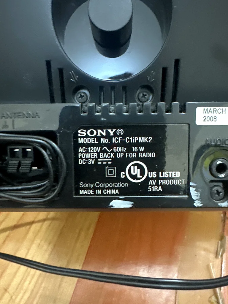 Sony IPod Docking Speaker and Alarm Clock 110 Volt63262938169473114