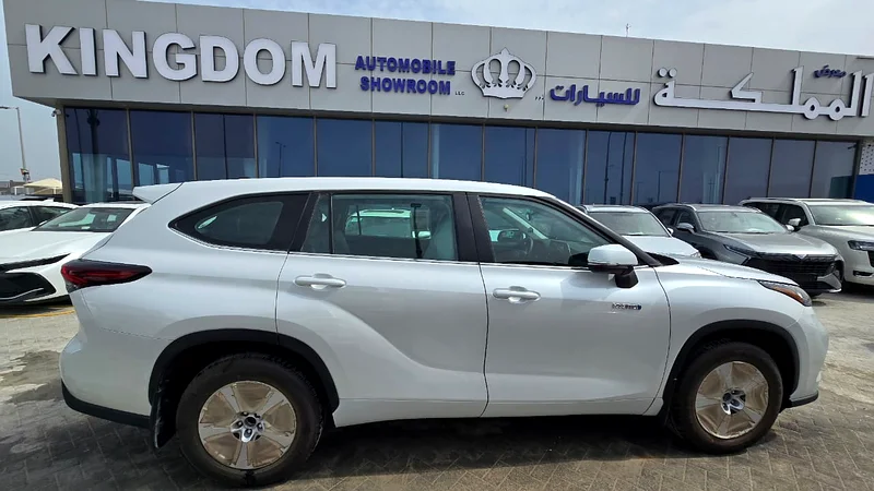 Abu Dhabi is a city of car rentals, Kingdom showroom63158340866947111