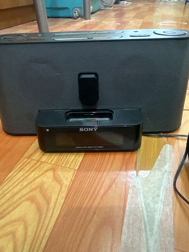 Sony IPod Docking Speaker and Alarm Clock 110 Volt632629381694731123