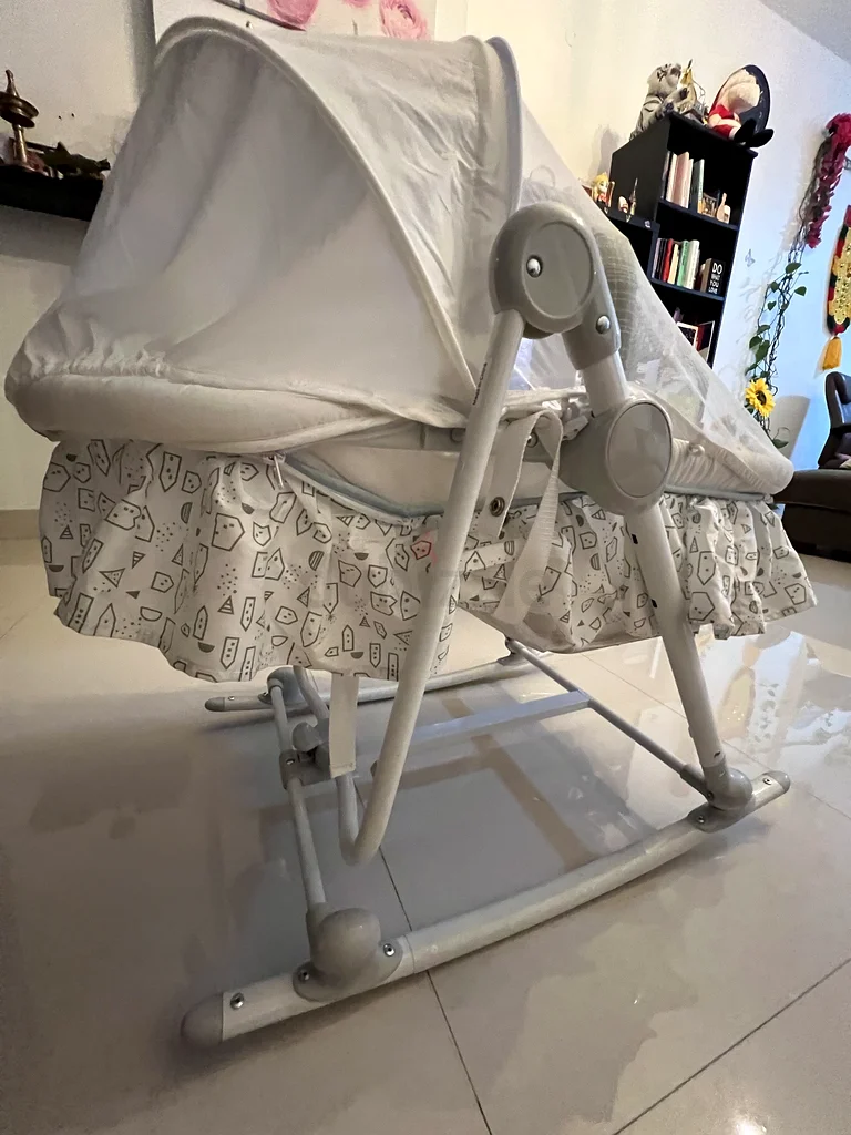 سرير أطفال دافئ مع شبكة ضد البعوض - مثالي للرضع حديثي الولادة63195619767170114