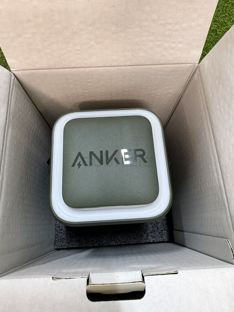 بنك طاقة Anker 548، شاحن محمول سعة 60000 مللي أمبير في الساعة مع شاشة عرض، وإضاءة قابلة للتمديد، ووضع إنذار الاستغاثة، وقوة 60 واط63221853046531113