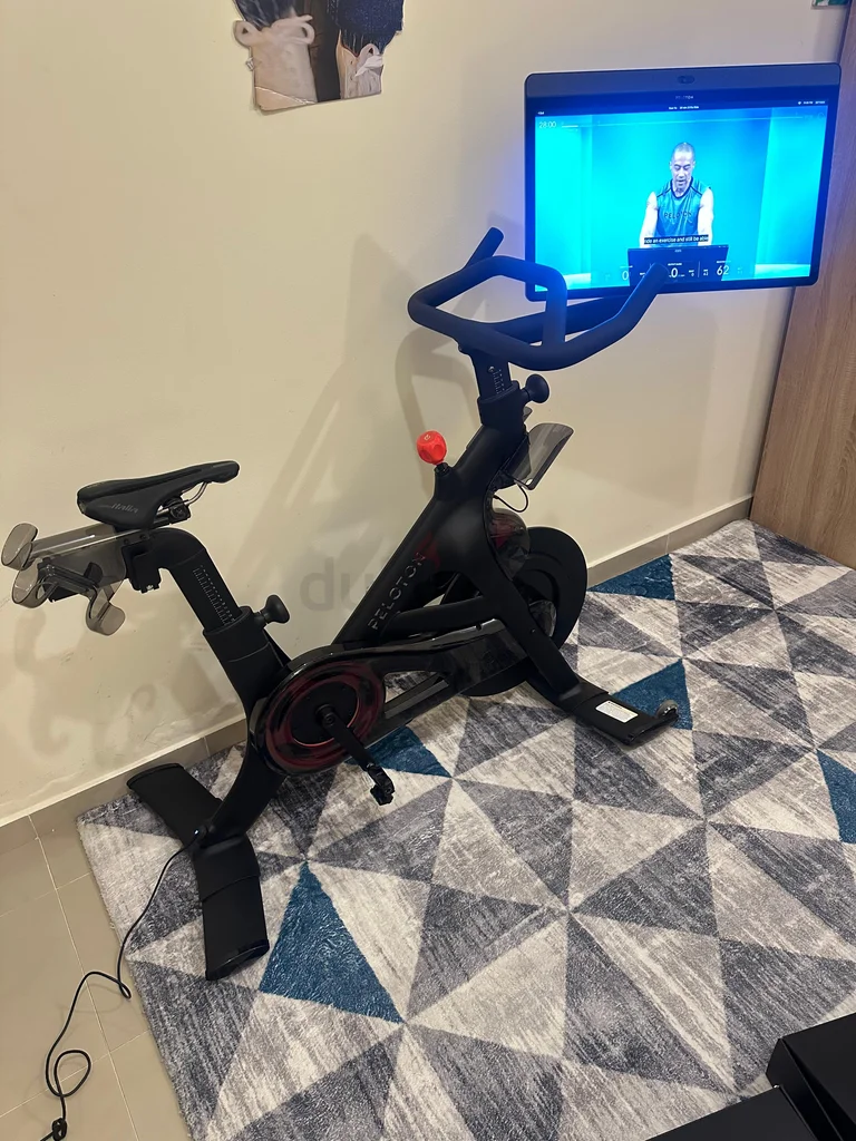 Peloton bike + brand new out of box62933694252417111