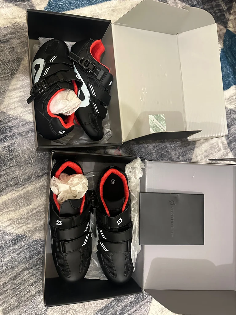 Peloton bike + brand new out of box62933694252417112