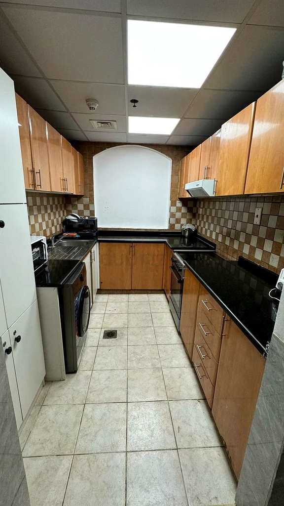 @1499/- بالقرب من المترو Barsha heights Tecom partition63797913957761114