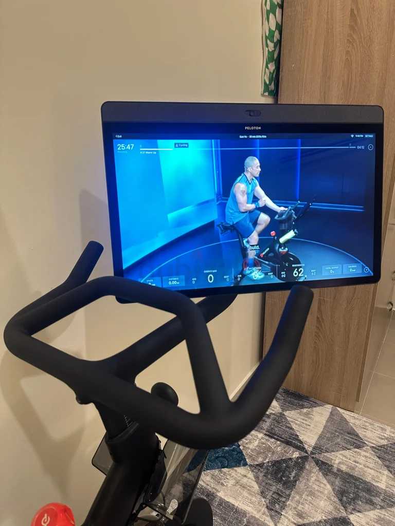 Peloton bike + brand new out of box62933694252417114