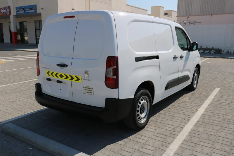 Peugeot Partner 1.6L long Van Cargo Free Accident 2021 بدون حوادث62935671806593113