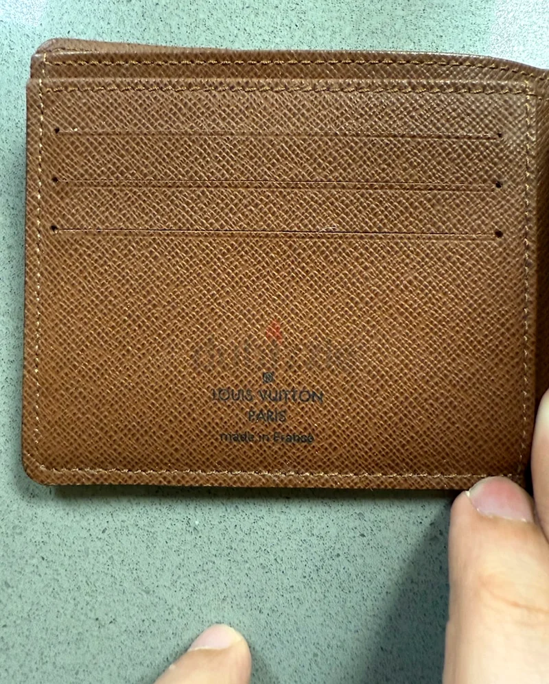 Authentic Louis Vuitton Mens Wallet - Timeless Elegance!62935675671041111