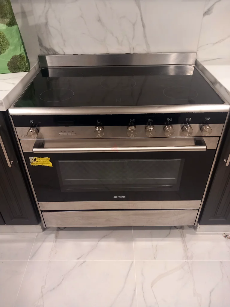 فرن كهربائي خزفي من سيمينس، طراز I q 500، مئة، أحدث موديل، بحالة ممتازة63170403060225112