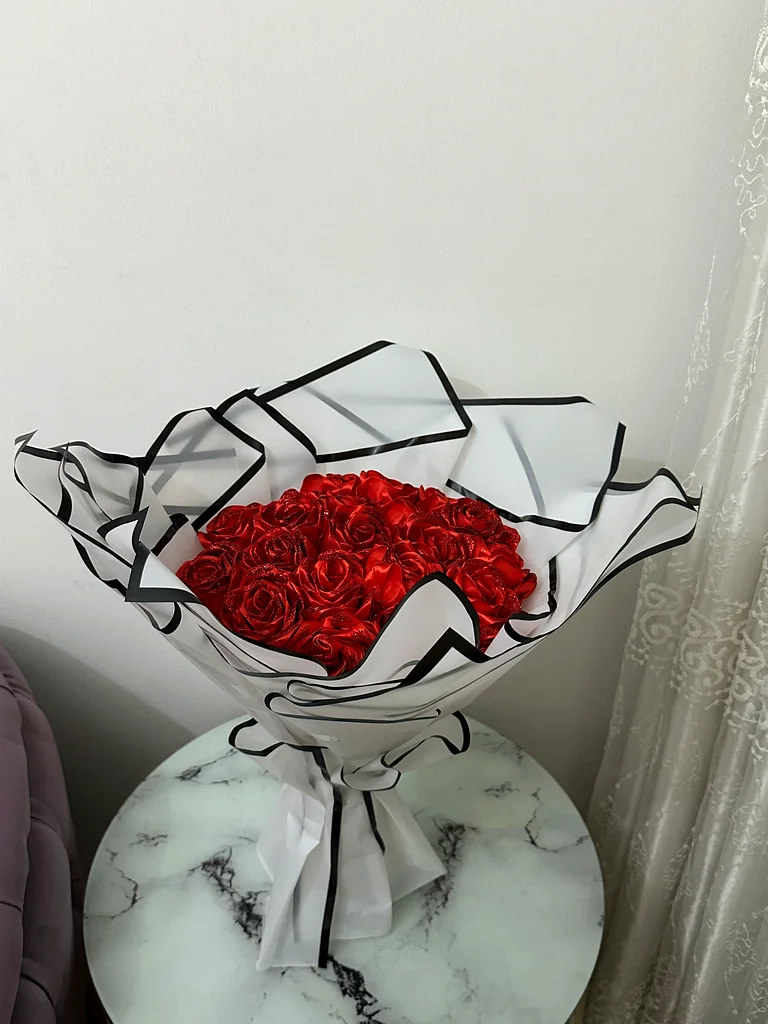 باقة ورد يدوية الصنع فريدة من نوعها، ومتوفرة بعدد قليل فقط63222840295043111