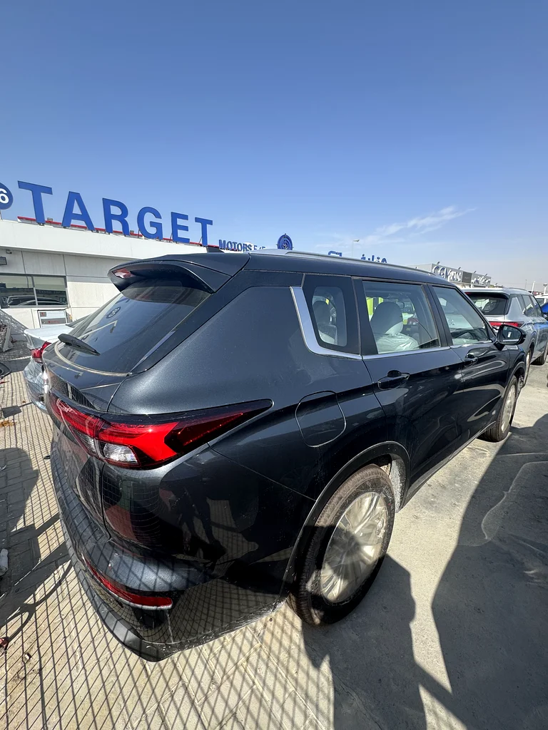 Mitsubishi OUTLANDER 5P-M-LINE 2.5L SUV FWD MY2563223816762625111
