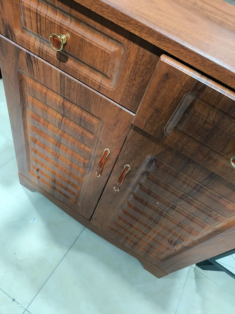 Elegant Wooden Nightstand with Sleek Design63220328929921111