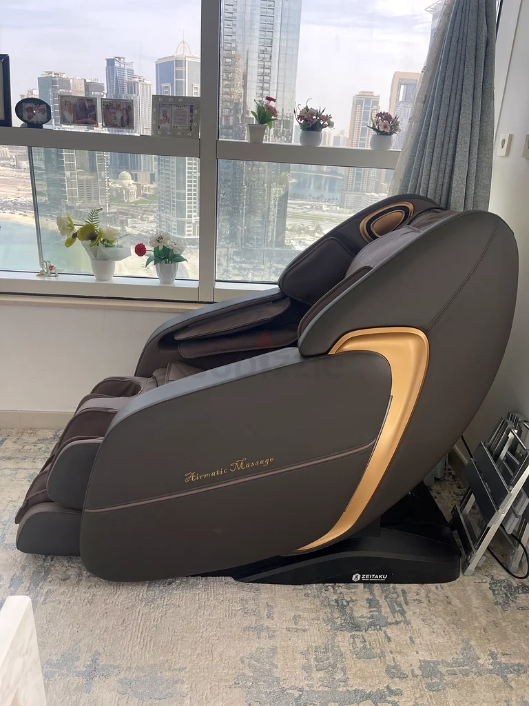 Luxurious Massage Chair - Your Personal Spa at Home!63262936660738111