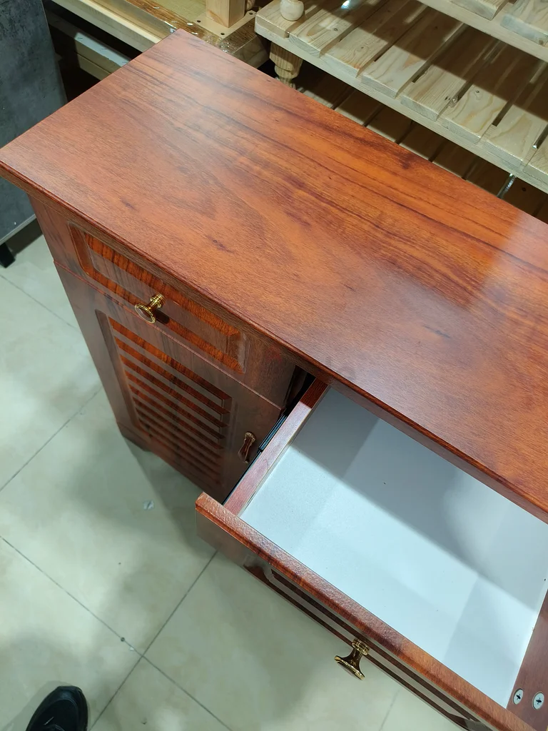 Elegant Wooden Nightstand with Sleek Design63220328929921112