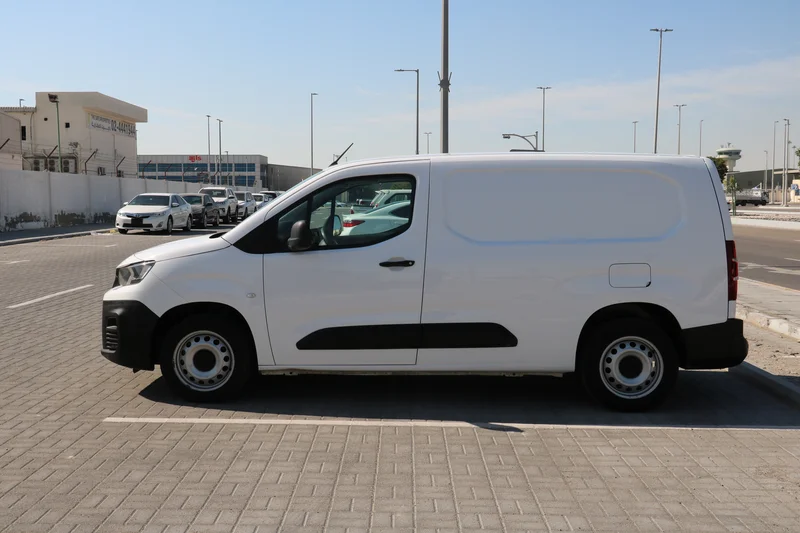Peugeot Partner 1.6L long Van Cargo Free Accident 2021 بدون حوادث62935671806593114