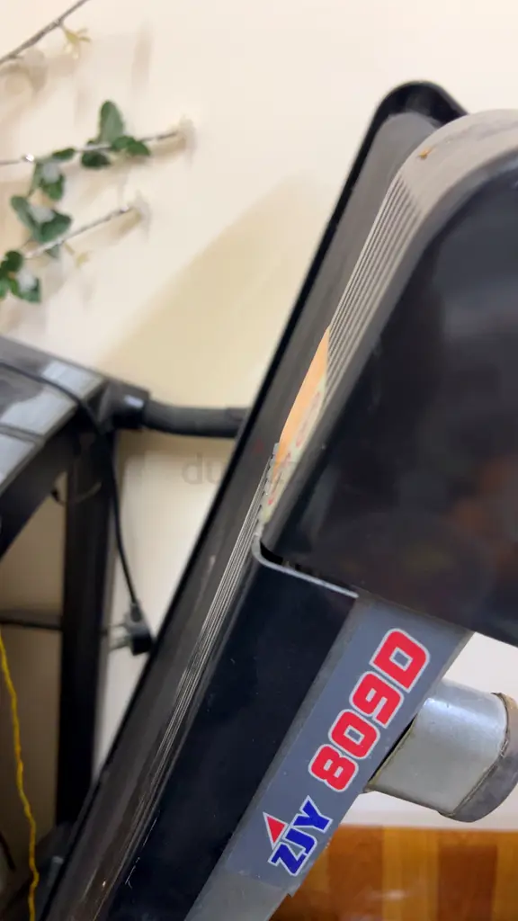 ZIV 8090 Treadmill – Your Home Gym Solution!