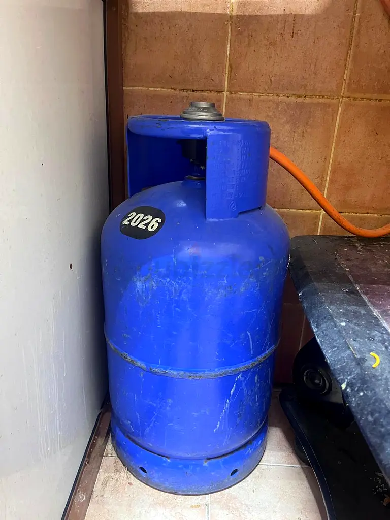 cylinder with regulator