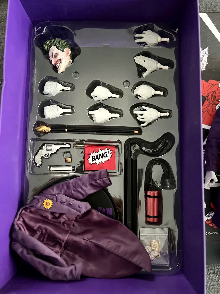 The Joker figure sixth scale632660855287061110