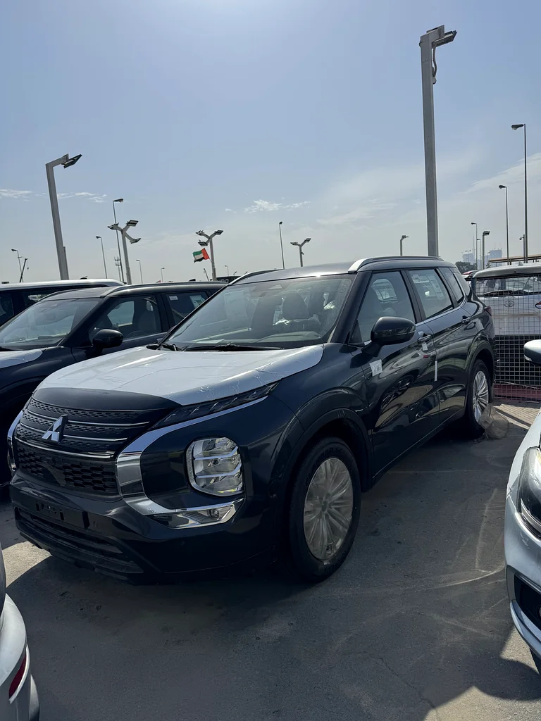 Mitsubishi OUTLANDER 5P-M-LINE 2.5L SUV FWD MY25632238167626251124