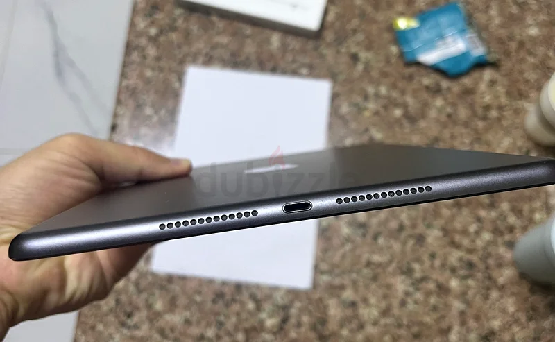 Apple iPad 7th generation for sell with Apple pincel and 24 gaming monitor63216357185539111