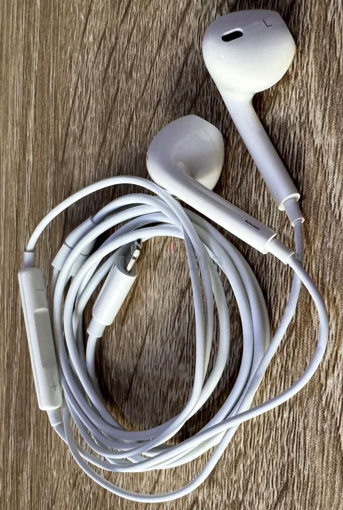 سماعات iPhone EarPods (موصل Lightning)63190117374210114