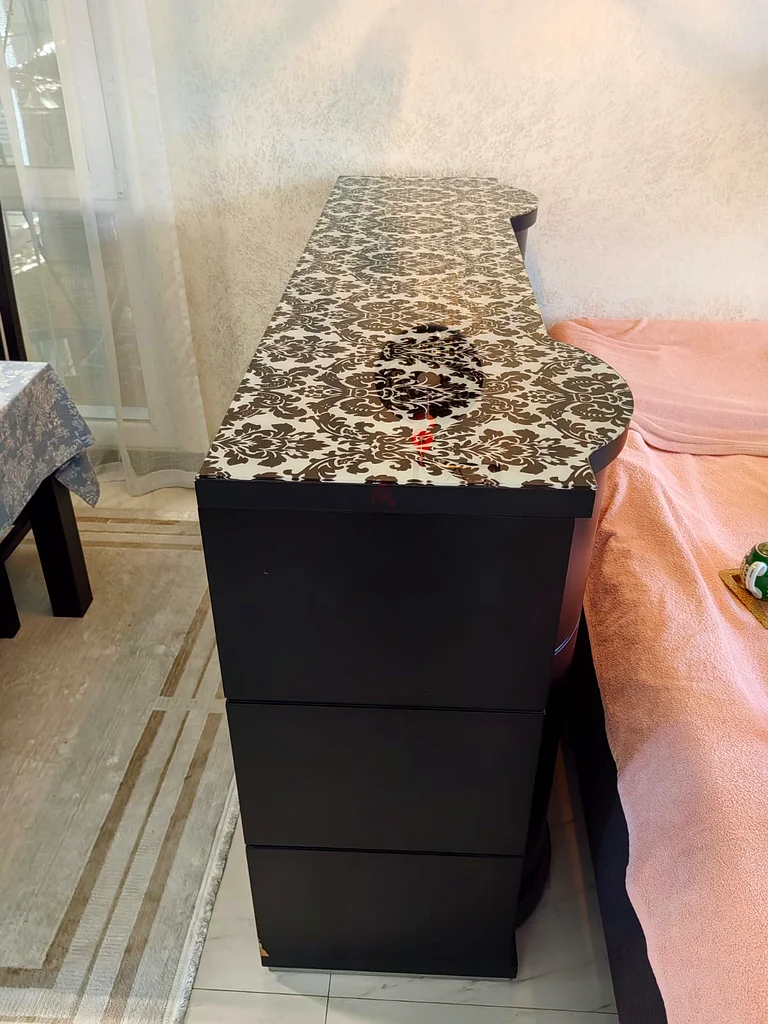 طاولة بار وخزانة63188641942273112