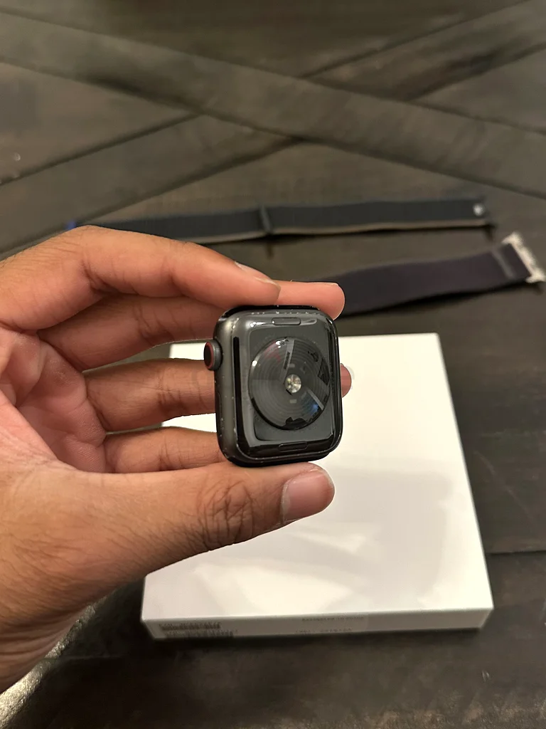 Apple Watch SE (GPS + Cellular) with Extra Bands, Case, Charger and Original Box63166181039489112