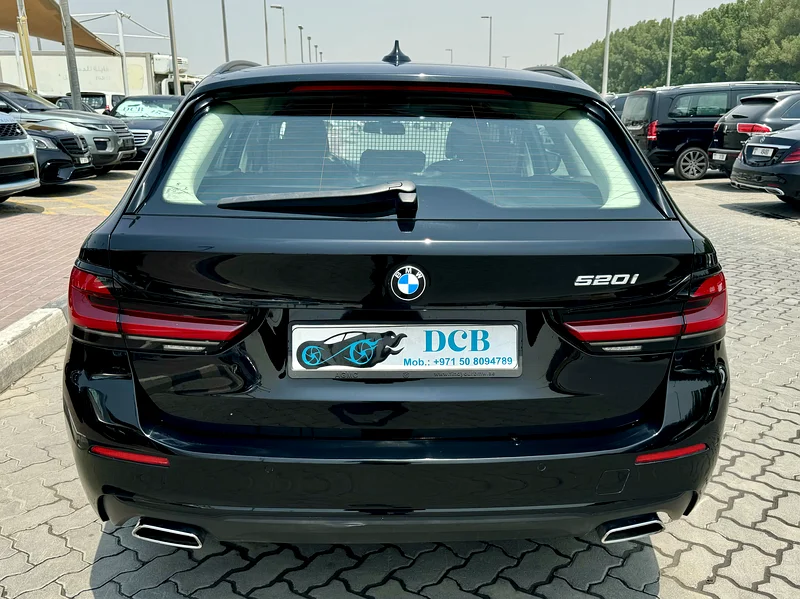 BMW 520i 2023 HATCHBACK GCC full option 4 Cylinder Patrol 2 key very good condition full service his63142584363394114